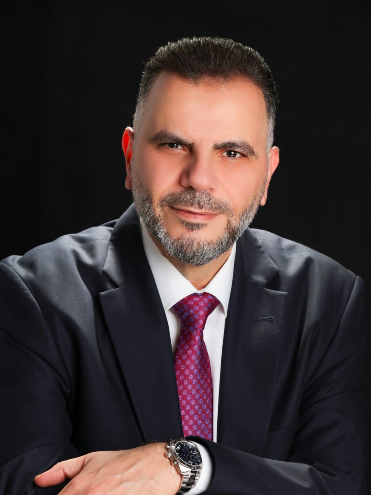 الدكتور ناصر قاصد أحمد استشاري جراحة التجميل والترميم